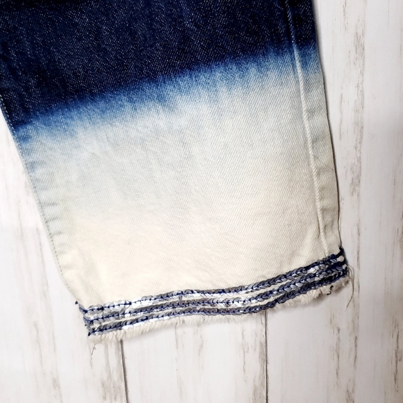 Calvin Kline Jeans Bleach Dipped Fray Hem Crop - Picture 3 of 9